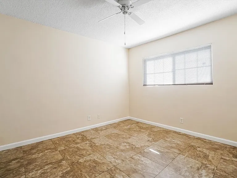 33140 Olive St #3 — Photo 15