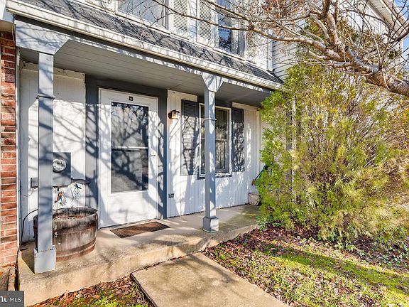 2nd image of 66 Stillwood Cir