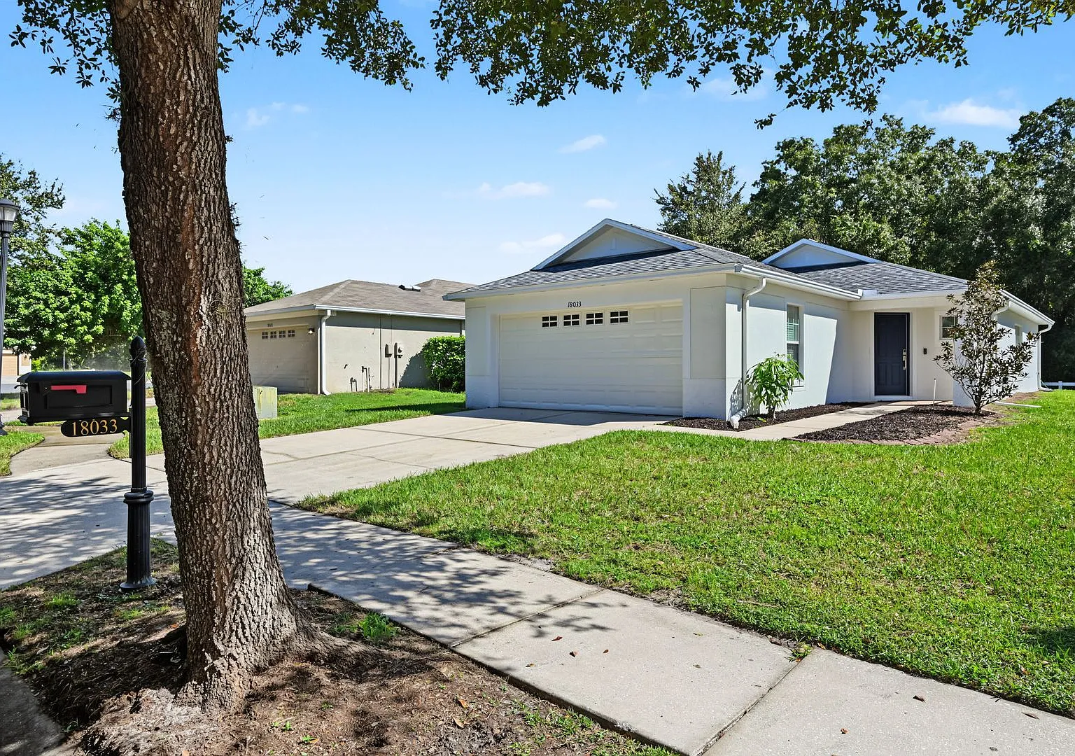 Beautiful Land O Lakes Home — Photo 1