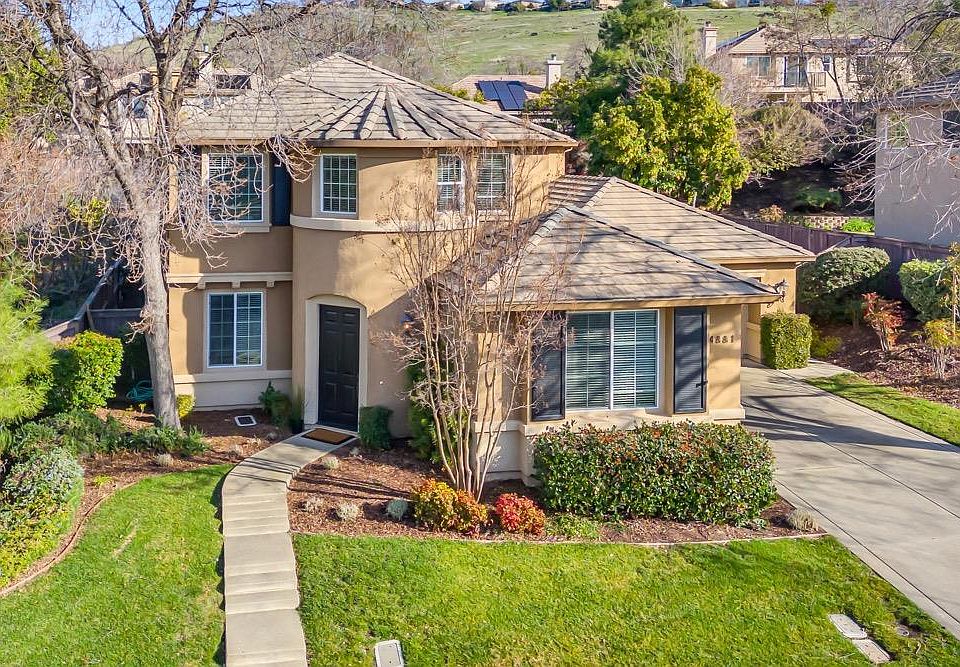 1st image of 4881 Village Green Dr