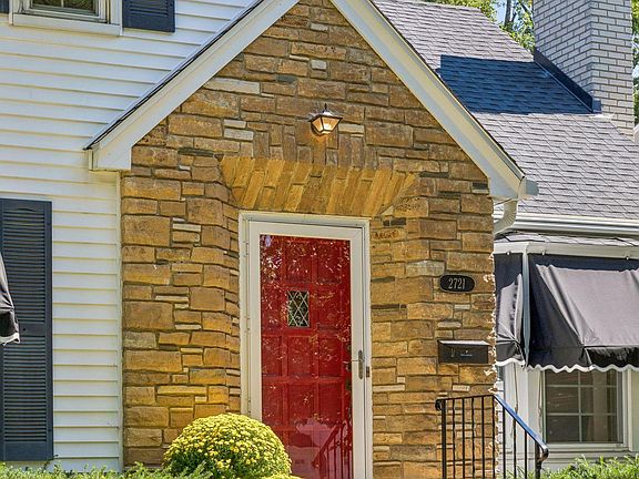 2nd image of 2721 Kipling Ave S