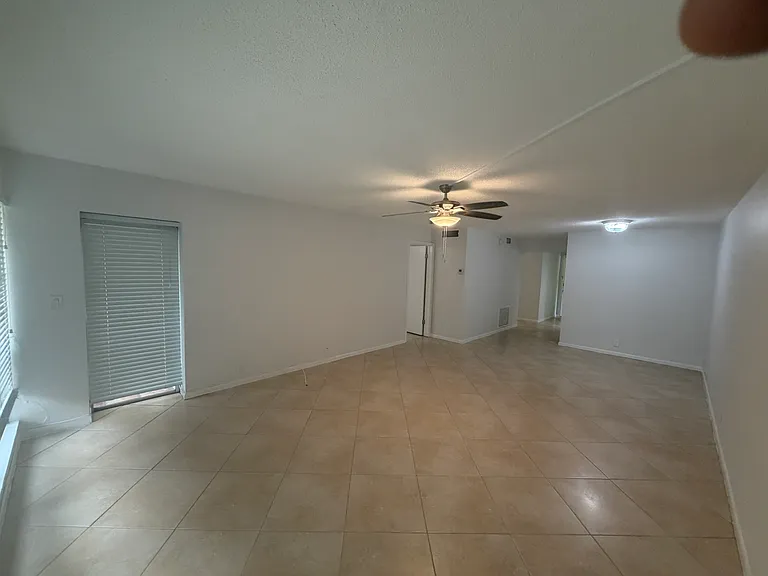 Las Olas Regency — Photo 20