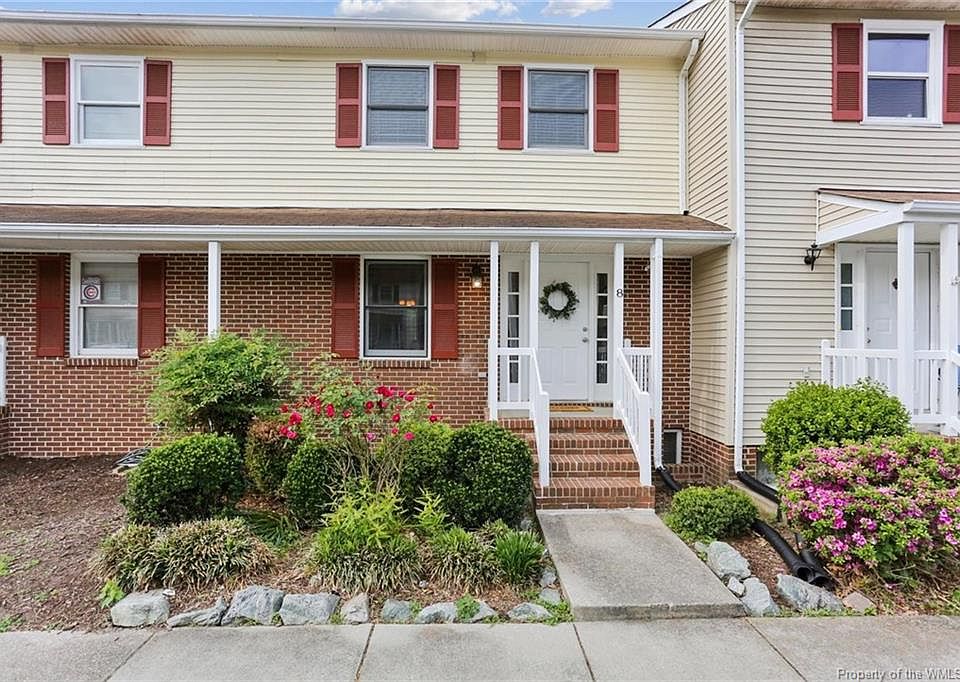 1st image of 8 Bromley Dr