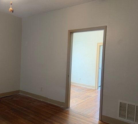 4th image of 208 Newton St