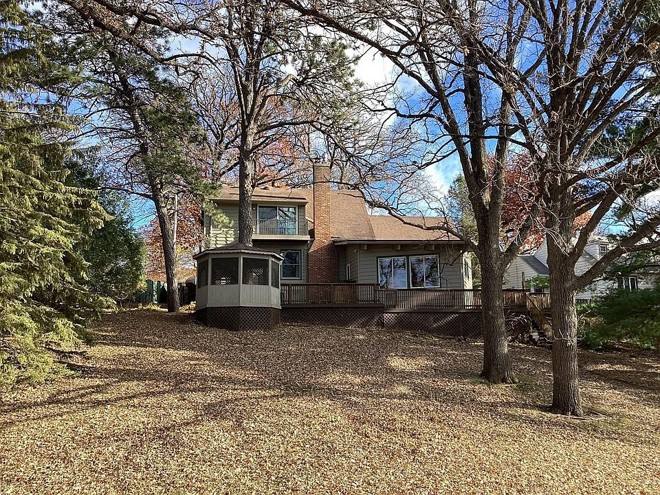 1st image of 1320 Oakwood Dr
