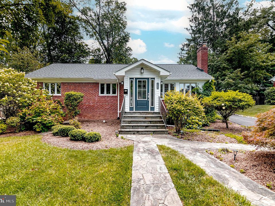 1st image of 3609 Larchmont Dr