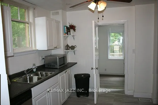 177 Athol St E — Photo 9