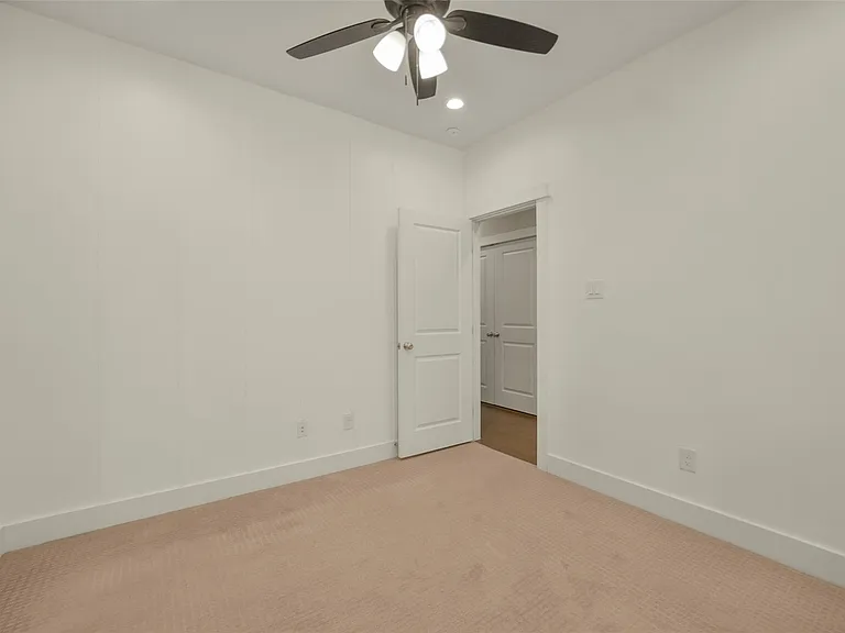 760 W Donovan St — Photo 24