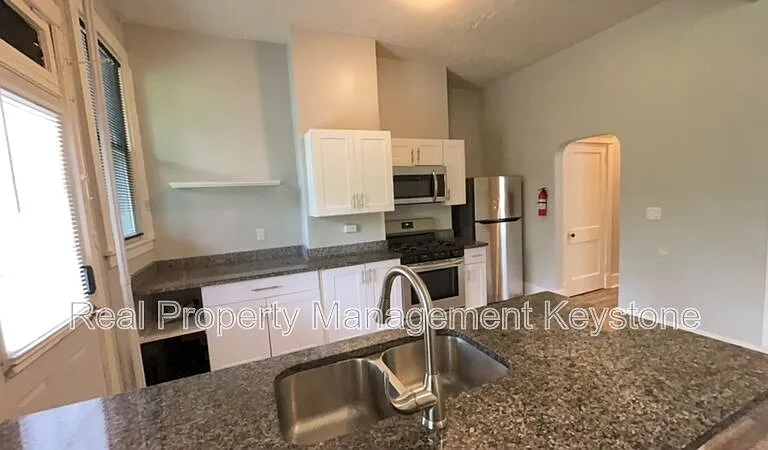 1247 Chartiers Ave #4 — Photo 3