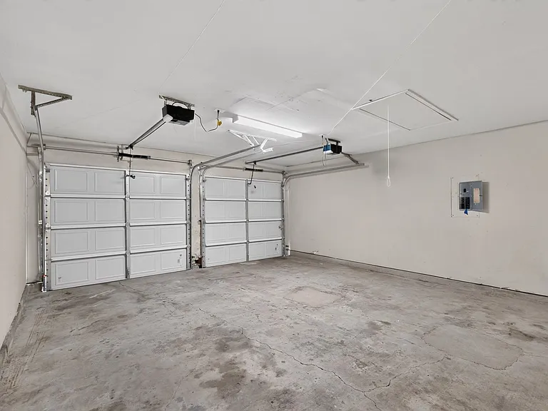1600 Crimson Ct — Photo 38