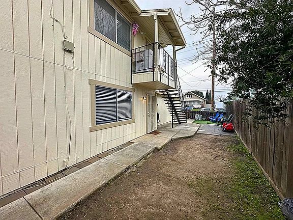 2nd image of 504 W 10th St #A