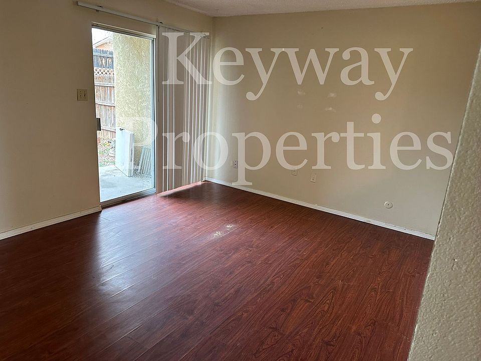 1st image of 2913 Muriel St NE #1