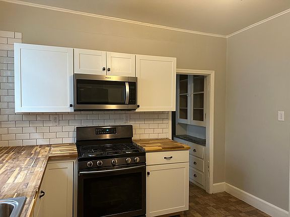 3rd image of 89 S Pine Ave Floor 1