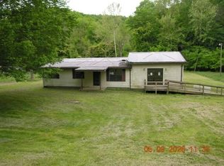 1092 Harveys Creek Rd, Hamlin, WV 25523