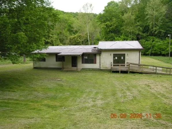 1092 Harveys Creek Rd, Hamlin, WV 25523