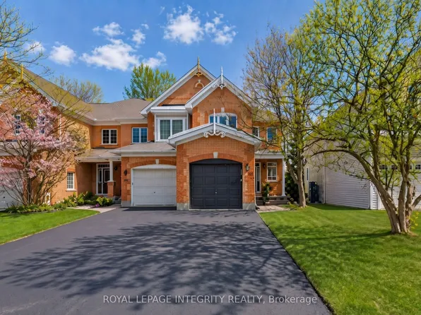 111 Hemlo Cres, Ottawa, ON K2T 1C9