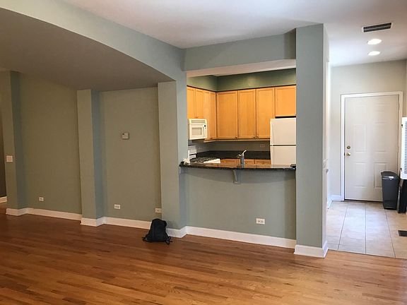3rd image of 3845 N Ashland Ave