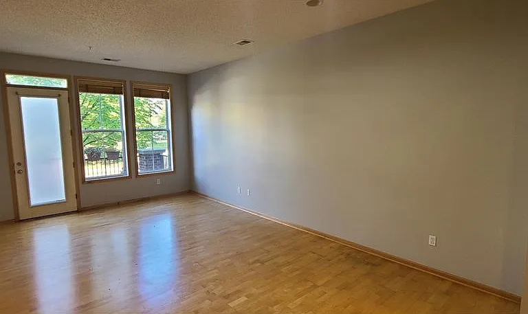 5920 Oxford St #15 — Photo 6
