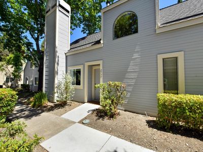 2737 Lakeview Drive, Santa Rosa, CA, 95405