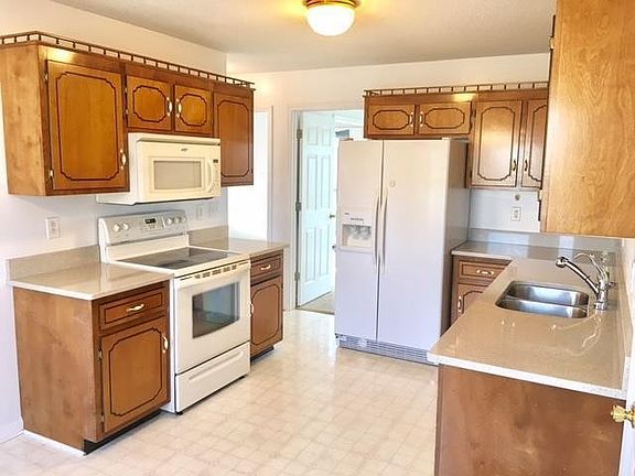 2nd image of 577 Barney Ln