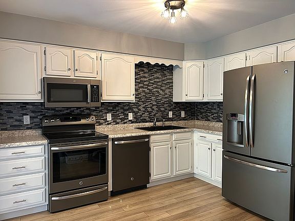 4th image of 213 Scottsdale Dr