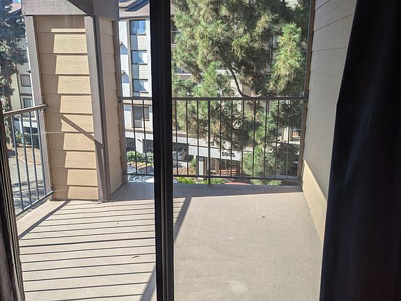 The private balcony