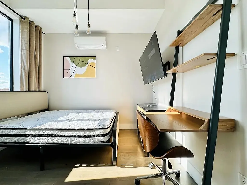 Bedroom - 358 Irving Ave #3B-194
