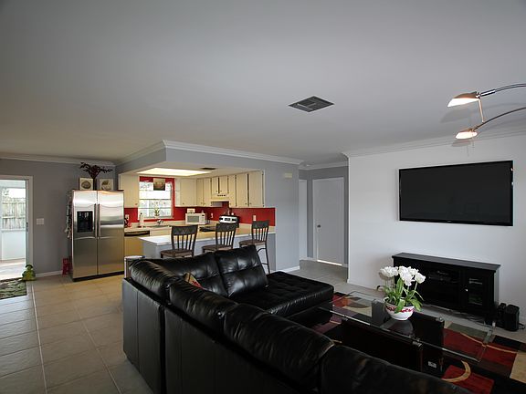 2nd image of 1542 NE 25th Ter