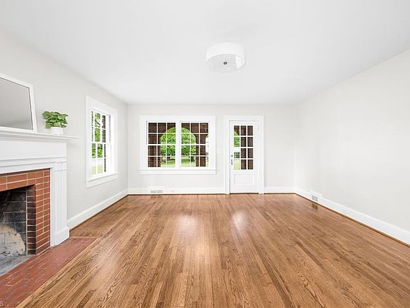 4th image of 104 N Madison St