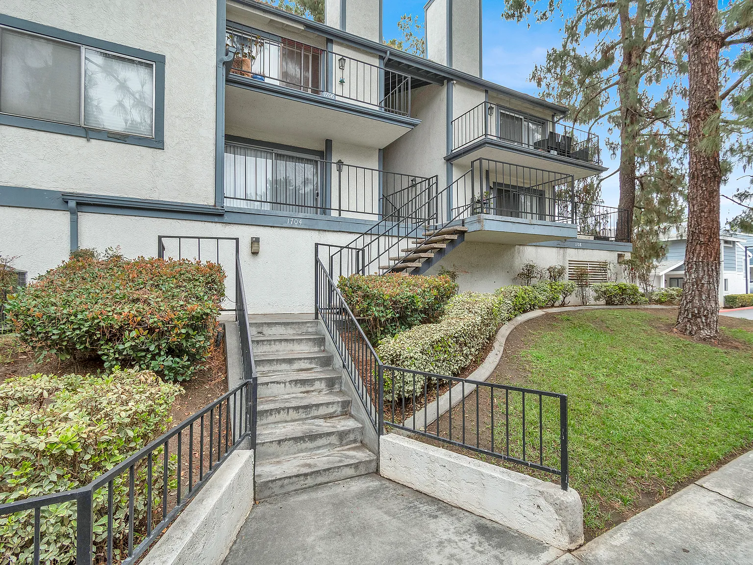 2 bed, 1126 sqft, $2,580 — Photo 2