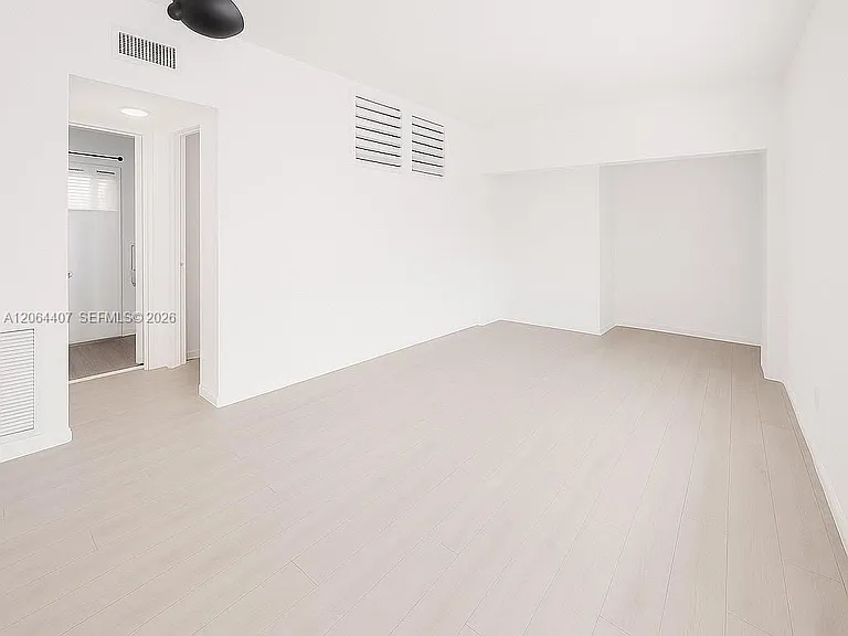 1110 Venetian Way #2B — Photo 2