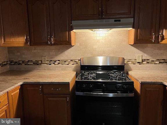 5th image of 2429 E Huntingdon St