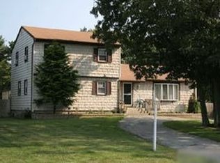 891 Pond Rd, Bohemia, NY 11716