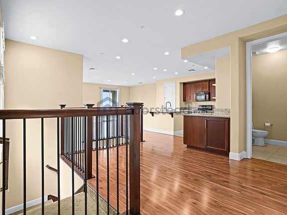 5th image of 6491 Bayview Dr