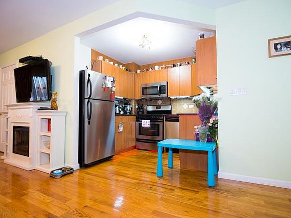 2nd image of 124 Bay 43 St #1A