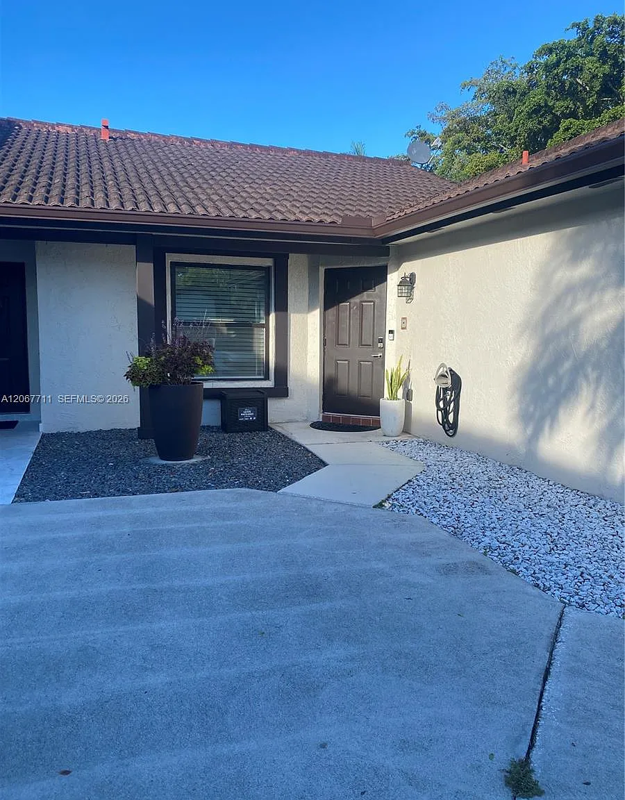 Lakes Meadow Vilg Homes C — Photo 1
