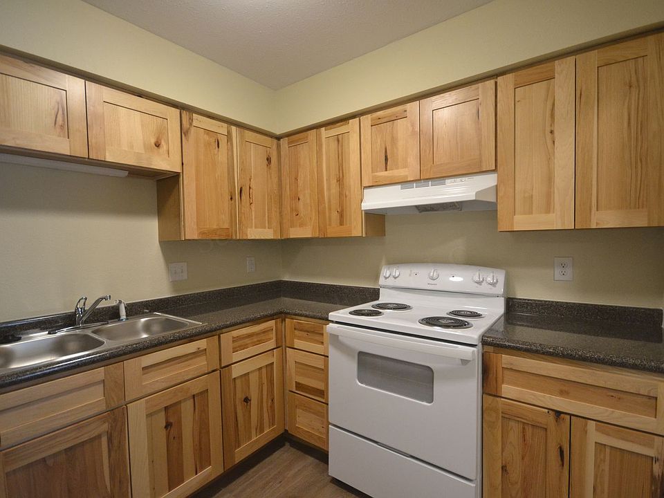 1st image of 616 Evergreen St #16