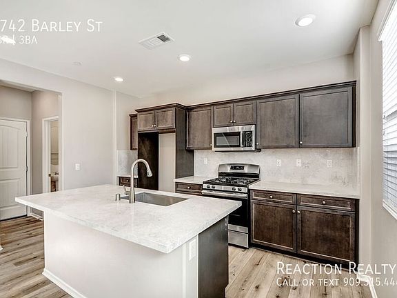 4th image of 3742 Barley St