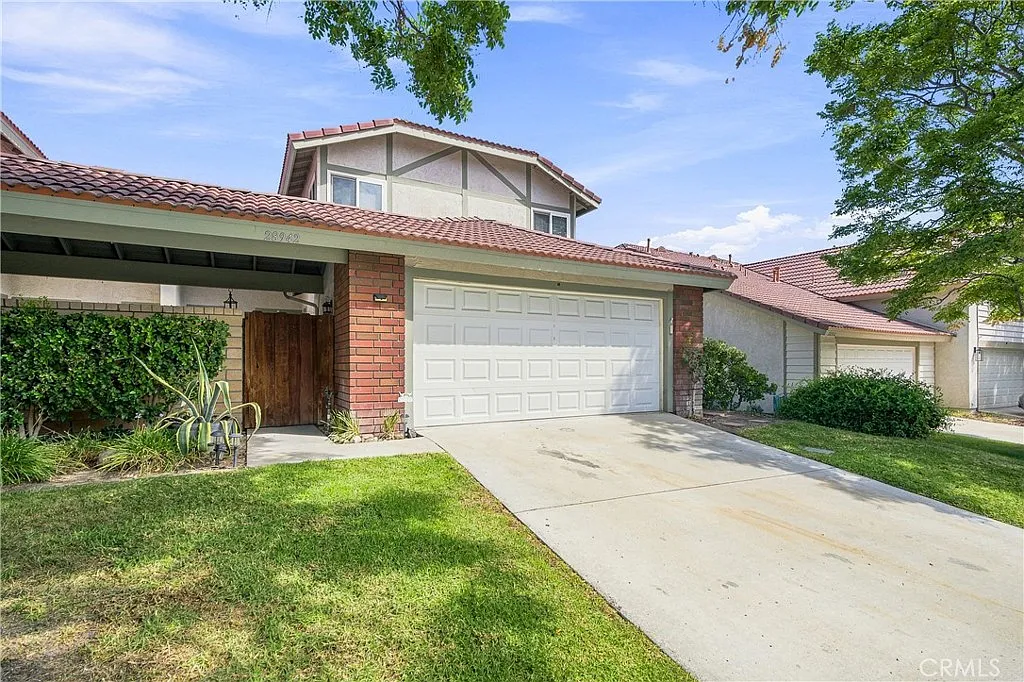 4 bed, 2.5 bath, 2103 sqft, $4,250 — Photo 2