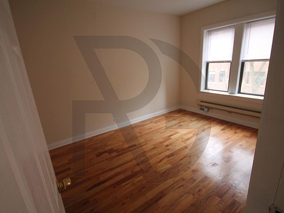 5th image of 3720 N Pine Grove Ave #3728E2