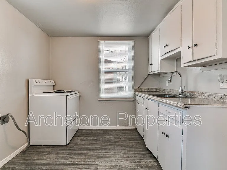 1233 N Grand Blvd — Photo 11