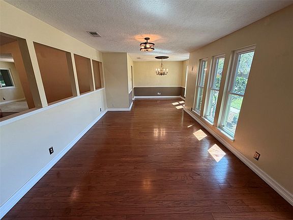 5th image of 62 Raintree Ct