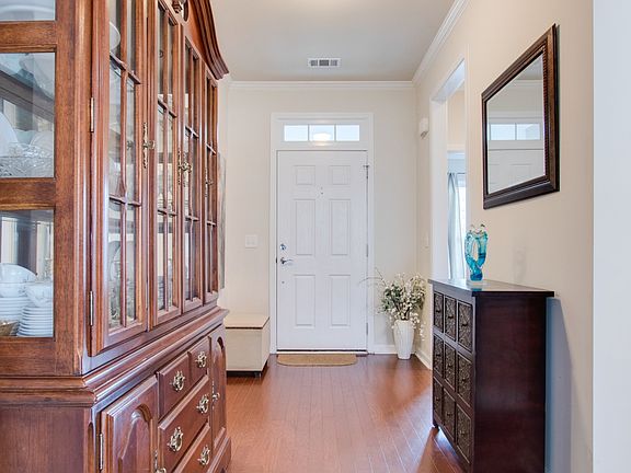5th image of 249 Salient Ln