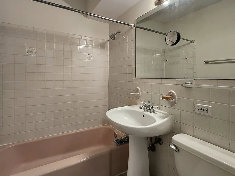 426 Wesley Ave #9 — Photo 7