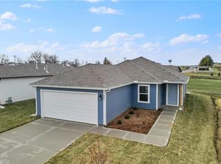 402 Park Hill Dr, Tonganoxie, KS 66086
