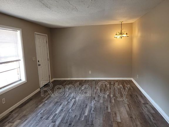 3rd image of 100 Marr Dr APT 16