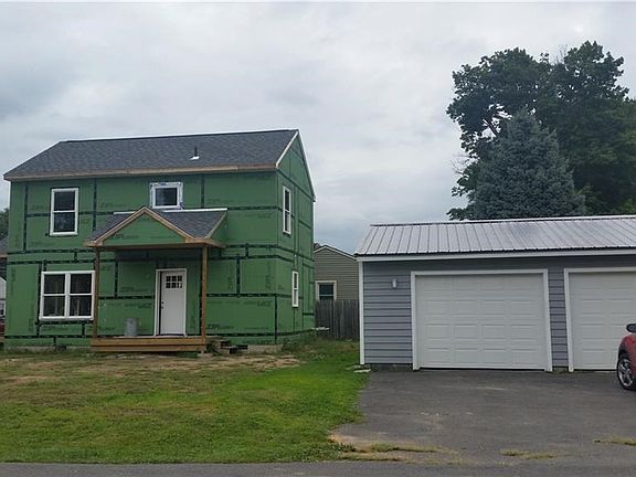 Large garage with a new metal roof.  Vinyl siding on home will match the garage.