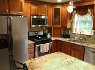 8 Sunblaze Dr, Nashua, NH 03062