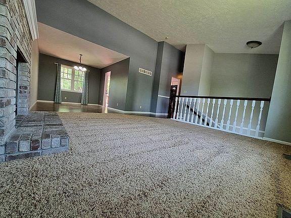 4th image of 1011 W Burt Dr