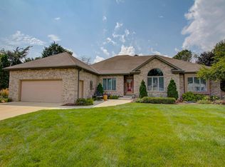 7111 W Woodbury Dr, Franklin, WI 53132